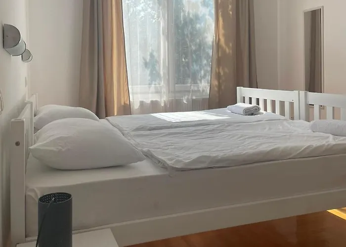 Charming & Cozy Flat With Free Parking In Apartment