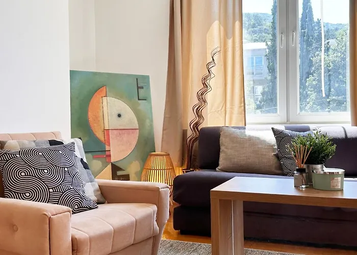 Apartment Charming & Cozy Flat With Free Parking In Skopje