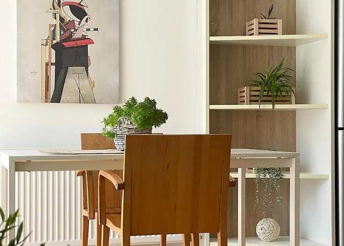 Charming & Cozy Flat With Free Parking In Apartment *